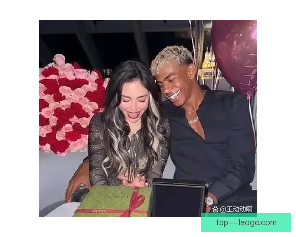 2024欧洲杯苏格兰球迷慕尼黑广场合影引发热议